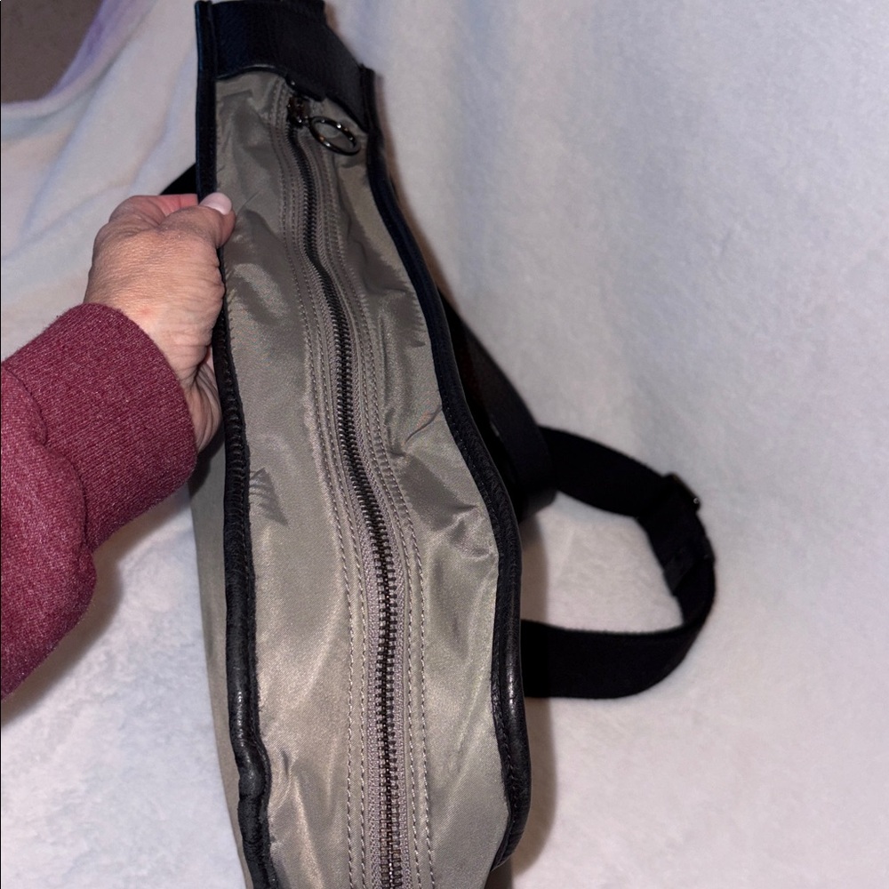 EUC HUGE Lululemon Now & Always Tote Laptop BagTHE BIG ONE LEATHER & NYLON EUC - Picture 17 of 17
